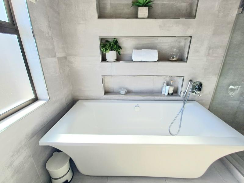 5 Bedroom Property for Sale in Welgemoed Western Cape